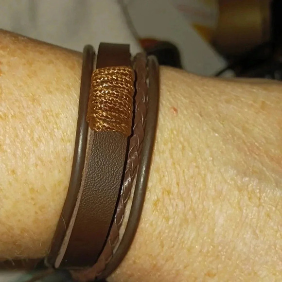 Handmade Leather Unisex Bracelet - Picture 2 of 4